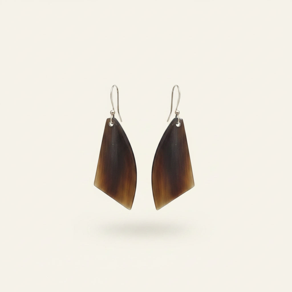 Boucles d'Oreilles Géométriques en Corne Naturelle Vivi | Bijou Artisanal Madagascar – Mahay Paris