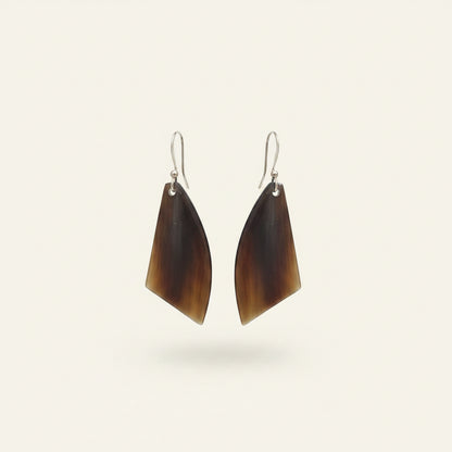 Boucles d'Oreilles Géométriques en Corne Naturelle Vivi | Bijou Artisanal Madagascar – Mahay Paris