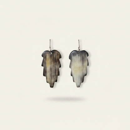 Boucles d'Oreilles  Écrin, Feuille en Corne Naturelle| Bijou Artisanal Madagascar – Mahay Paris