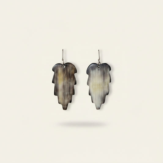 Boucles d'Oreilles  Écrin, Feuille en Corne Naturelle| Bijou Artisanal Madagascar – Mahay Paris