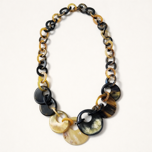 Collier Faubourg en corne de zébu de Madagascar